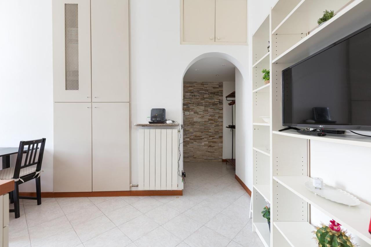 Roomy X5 - 850 M Far From Famagosta Mm2 Appartement Milan